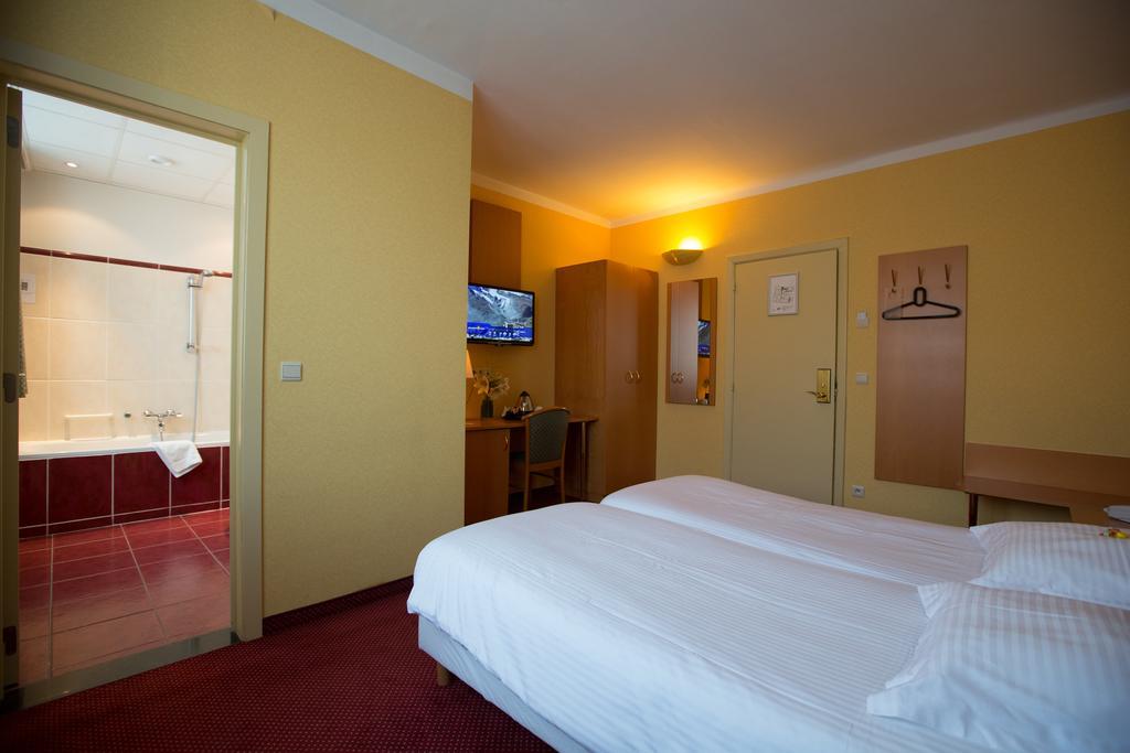 Albion Hotel Ieper Quarto foto