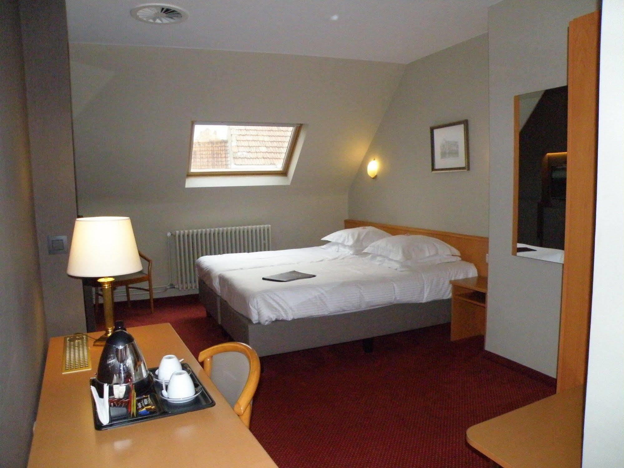 Albion Hotel Ieper Exterior foto
